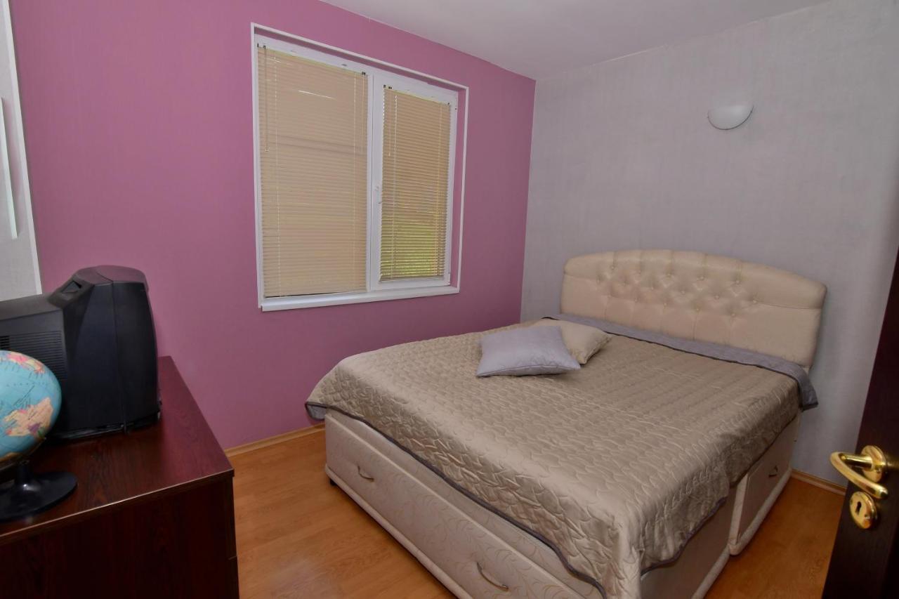 Апартамент За Гости Георгиеви Veliko Tărnovo Exteriör bild